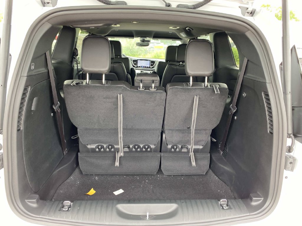 New 2027 Chrysler Pacifica Select FWD image 5