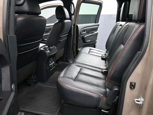 Used 2021 Nissan Titan PRO-4X w/ Pro-4x Convenience Package image 16
