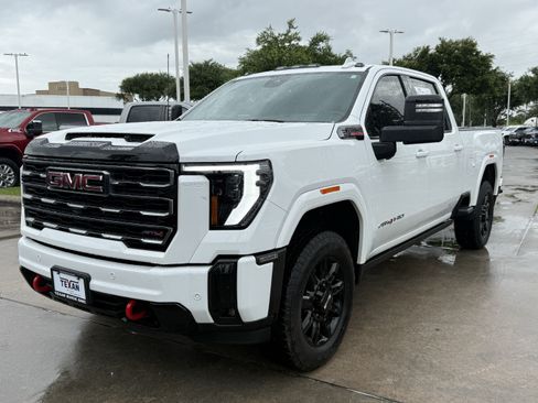 Used 2025 GMC Sierra 2500 AT4 w/ AT4 Premium Plus Package AWD/4WD image 8