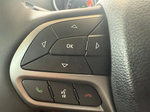 Used 2019 Jeep Cherokee Limited image 30