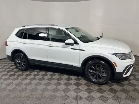 Used 2022 Volkswagen Tiguan SE AWD/4WD image 11