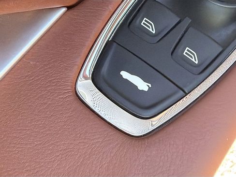 Used 2018 Aston Martin DB11 V12 image 14