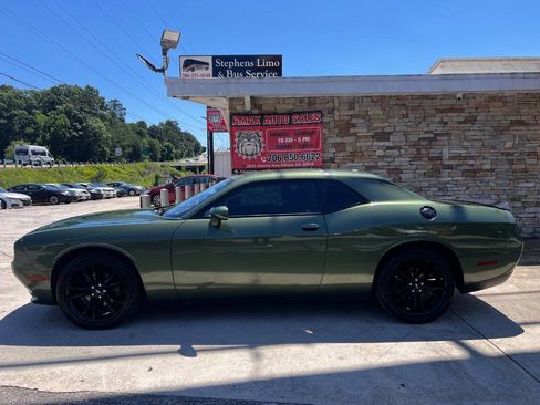 Used 2018 Dodge Challenger SXT w/ Blacktop Package RWD image 3