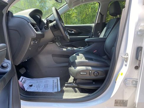 Used 2024 GMC Terrain SLT image 12