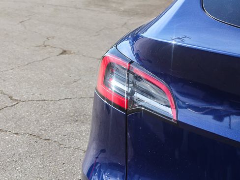 Used 2025 Tesla Model Y Long Range RWD image 7