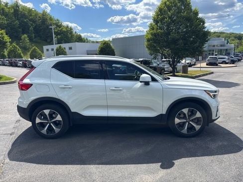 Used 2023 Volvo XC40 B5 Plus w/ Climate Package AWD/4WD image 7