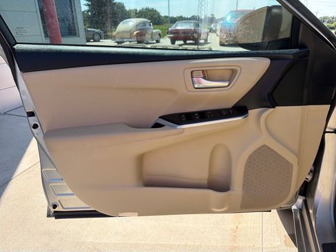 Used 2016 Toyota Camry LE FWD image 8