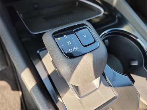 Used 2024 Nissan Rogue SL w/ SL Premium Package image 31