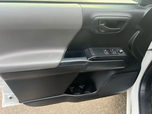 Used 2018 Toyota Tacoma SR RWD image 14