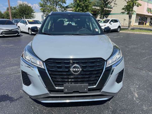 Used 2023 Nissan Kicks SV FWD image 2