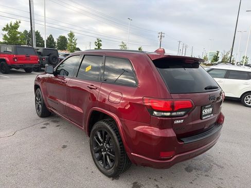 Used 2018 Jeep Grand Cherokee Altitude AWD/4WD image 5