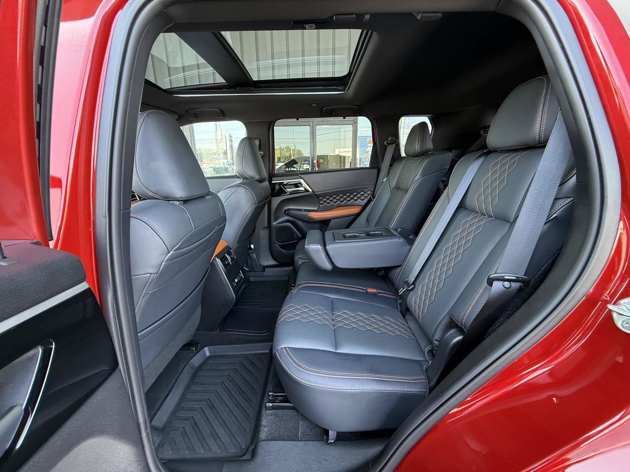 Used 2025 Mitsubishi Outlander SEL AWD/4WD image 41