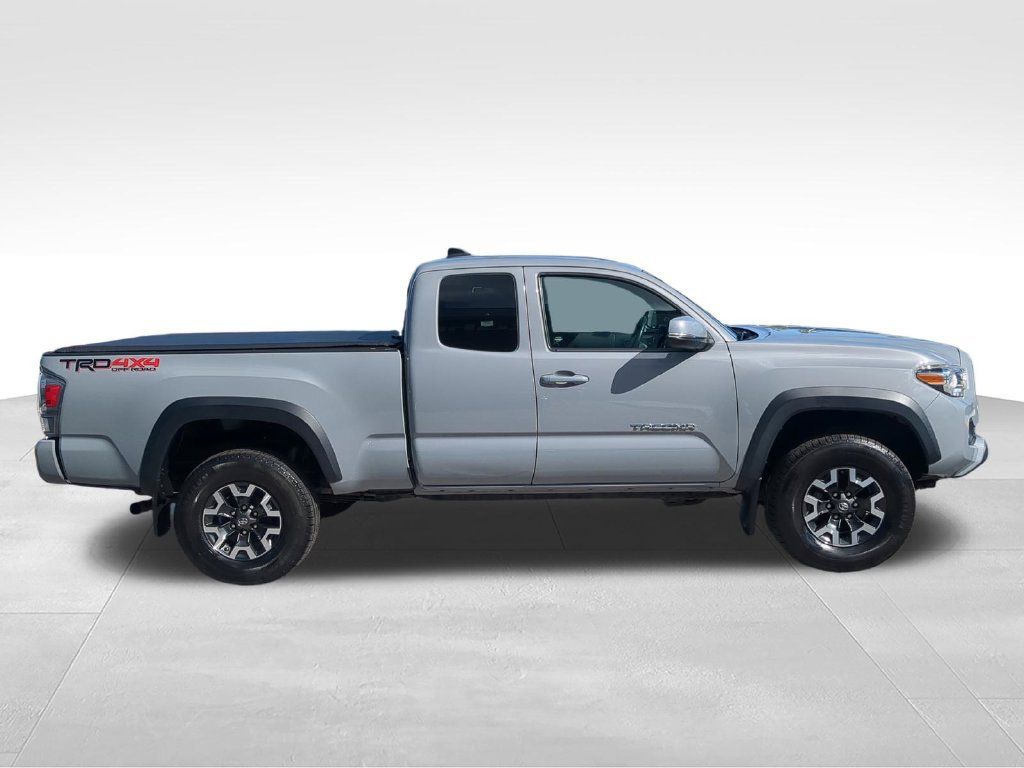 Used 2020 Toyota Tacoma TRD Off-Road w/ TRD Premium Off Road Package AWD/4WD image 2