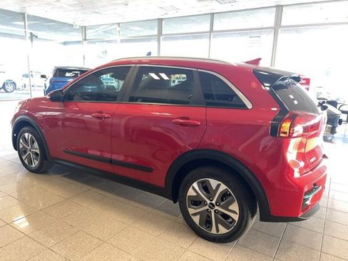 Used 2022 Kia Niro EX image 10