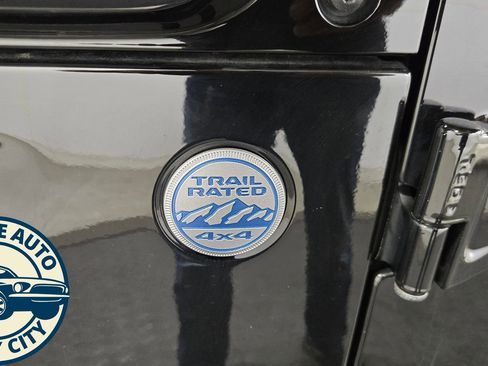 Used 2024 Jeep Wrangler Unlimited Sahara w/ Technology Group image 28