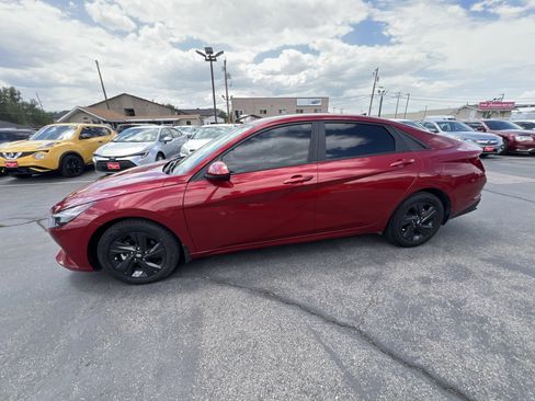 Used 2023 Hyundai Elantra SEL FWD image 5