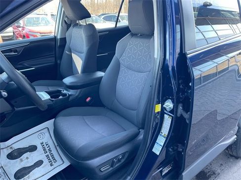Used 2019 Toyota RAV4 XLE w/ Convenience Package image 19