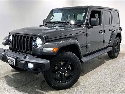Used 2022 Jeep Wrangler Unlimited Sahara image 3