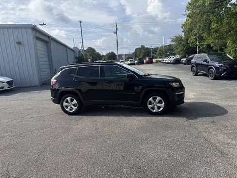 Used 2018 Jeep Compass Latitude FWD image 4