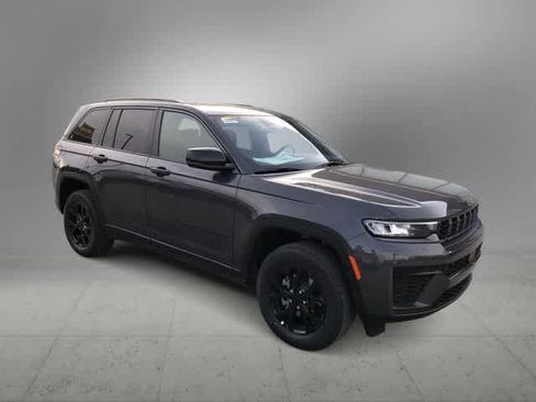 New 2026 Jeep Grand Cherokee Altitude image 8