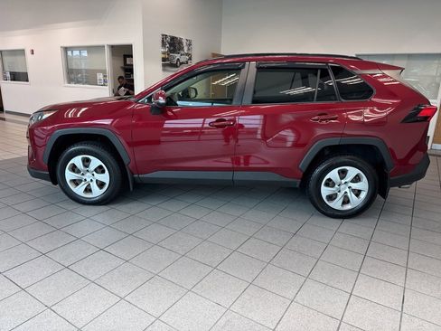 Used 2019 Toyota RAV4 LE image 9