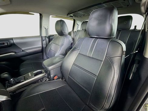 Used 2018 Toyota Tacoma SR5 RWD image 13