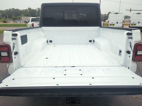 New 2025 Jeep Gladiator Mojave w/ Convenience Group image 12