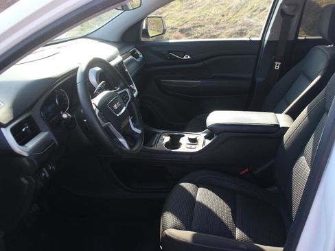 Used 2023 GMC Acadia SLE w/ Driver Convenience Package FWD image 16