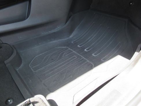Used 2024 GMC Terrain SLT w/ Tech Package FWD image 30
