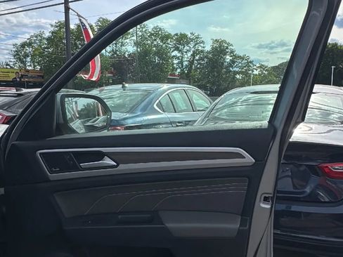 Used 2021 Volkswagen Atlas SEL Premium AWD/4WD image 28