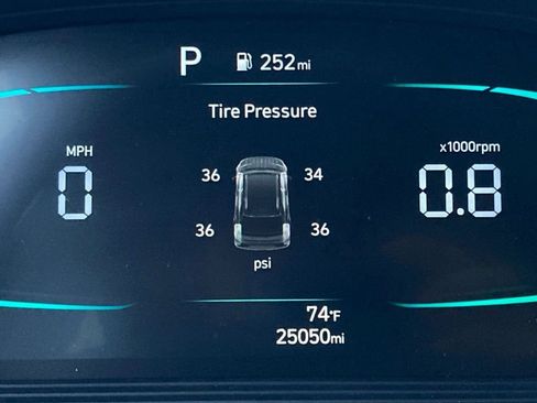 Used 2025 Hyundai Venue SEL FWD image 14