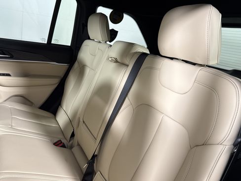 New 2025 Jeep Grand Cherokee Limited image 13