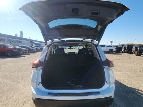 Certified 2025 Nissan Rogue SV w/ SV Premium Package image 18