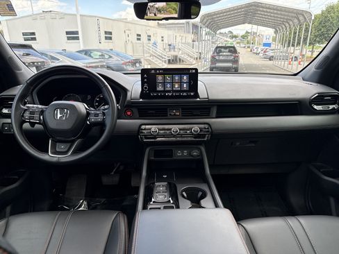Certified 2025 Honda Pilot TrailSport image 29