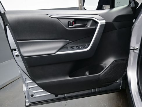 Used 2024 Toyota RAV4 LE image 9