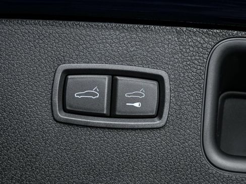 Certified 2026 Porsche Macan AWD/4WD image 32
