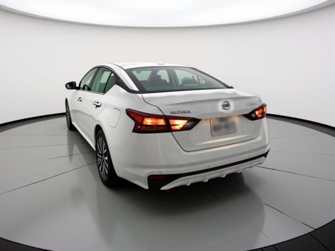 Used 2025 Nissan Altima 2.5 SV image 6