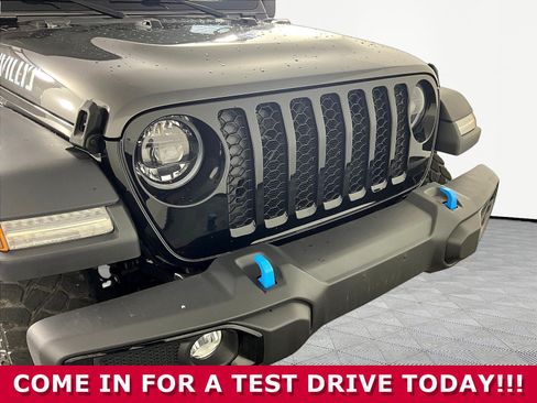 Used 2023 Jeep Wrangler Unlimited w/ Cold Weather Group AWD/4WD image 32