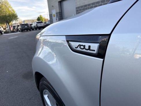 Used 2018 Kia Soul image 25