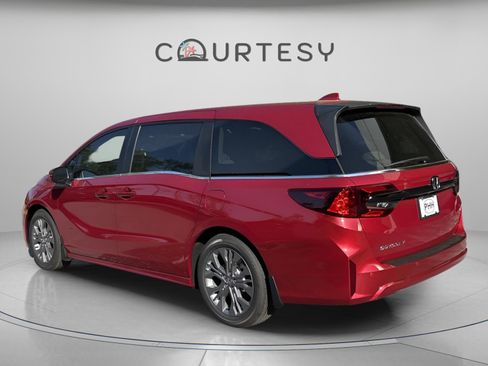 New 2026 Honda Odyssey Touring image 4
