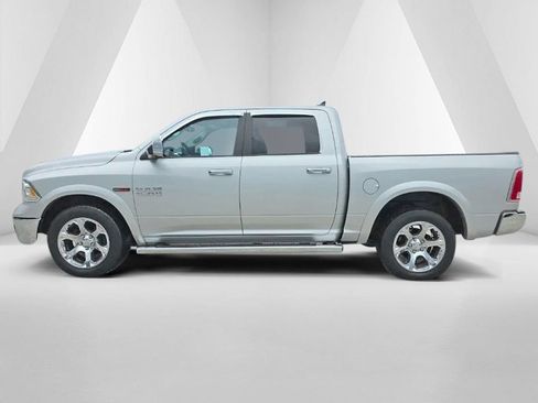 Used 2018 RAM 1500 Laramie AWD/4WD image 8