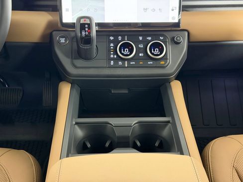 New 2026 Land Rover Defender 110 X-Dynamic SE AWD/4WD image 14