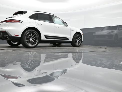 Certified 2025 Porsche Macan image 37