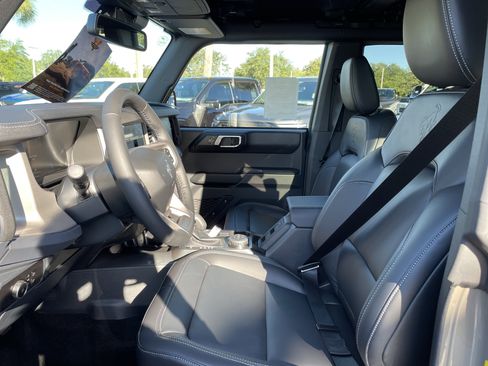 New 2025 Ford Bronco Outer Banks w/ Sasquatch Package image 13