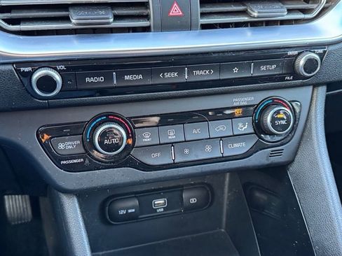 Used 2021 Kia Niro LXS image 23