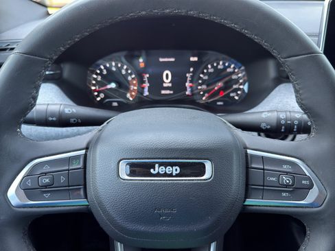 Used 2023 Jeep Compass Latitude AWD/4WD image 14