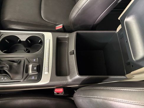 Used 2025 Kia Carnival image 32