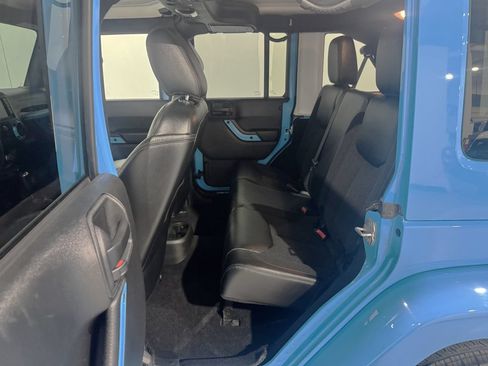 Used 2017 Jeep Wrangler Unlimited Sahara AWD/4WD image 18