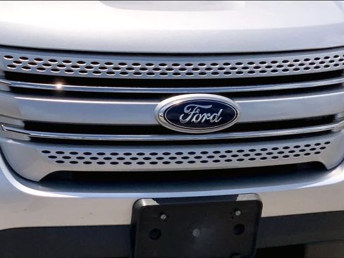 Used 2015 Ford Explorer XLT w/ Equipment Group 202B AWD/4WD image 29
