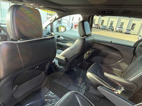 Used 2025 Chrysler Pacifica Limited FWD image 27